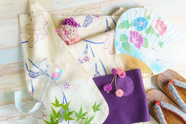 浴衣と小物の夏イメージの背景