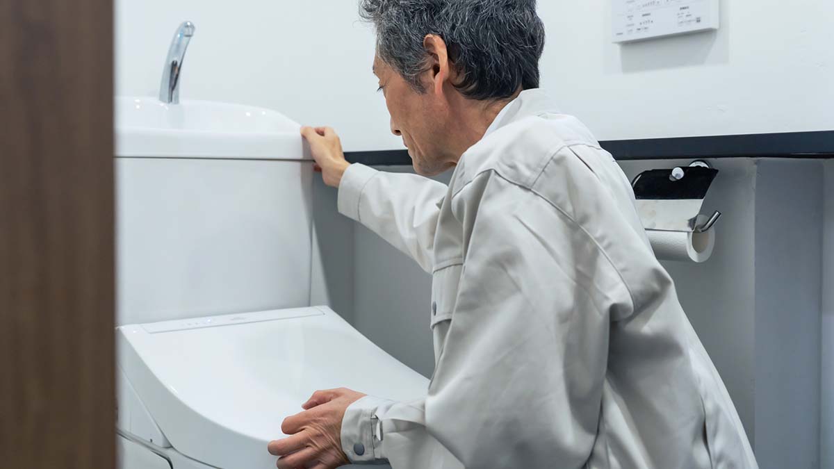 トイレタンクの水がたまらない？チョロチョロと水漏れする原因と自分でできる直し方 ｜ 東京ガス