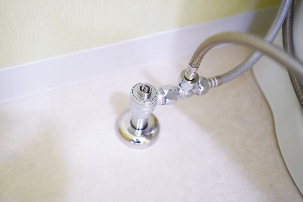 電源を抜いて止水栓を閉める