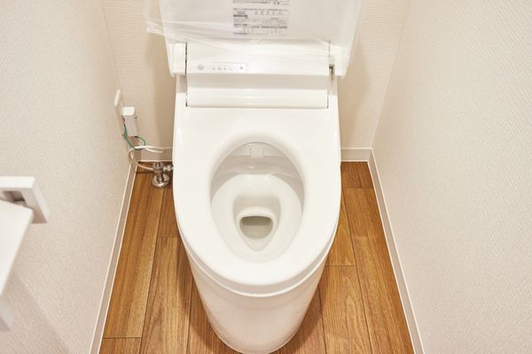 トイレの水が出ない原因と対処法｜タンク式・タンクレス別の違いと修理判断