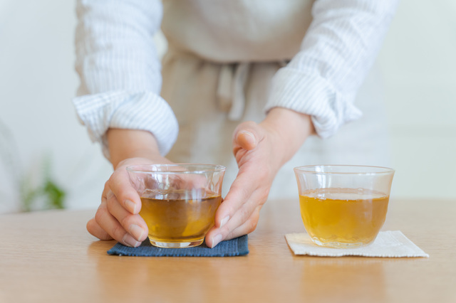 麦茶　手元