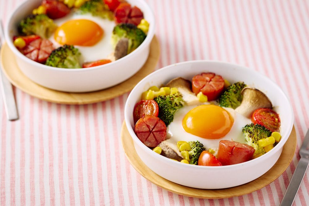 レシピ】グリルで手軽に!「カラフル野菜と卵のココット」 | 東京ガス