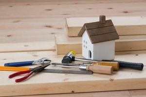 ソーラーパネルをDIYで取りつけすることは可能? 費用や方法は?