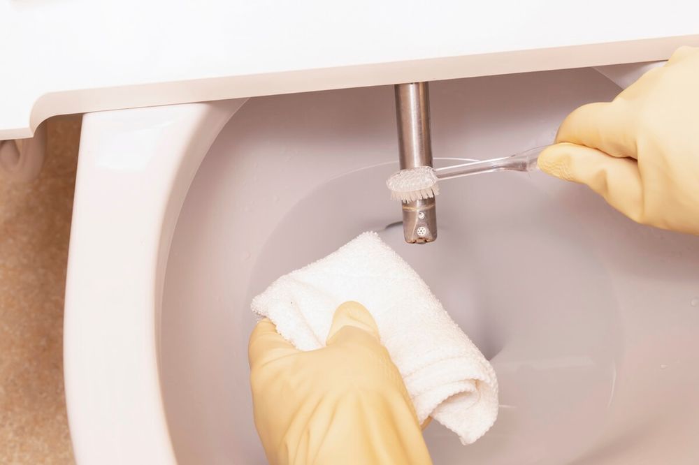 トイレのノズル汚れの掃除方法は?掃除手順や注意点をご紹介