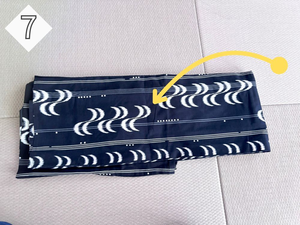 浴衣をたたむ