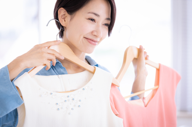 女性 ハンガー 洋服選び