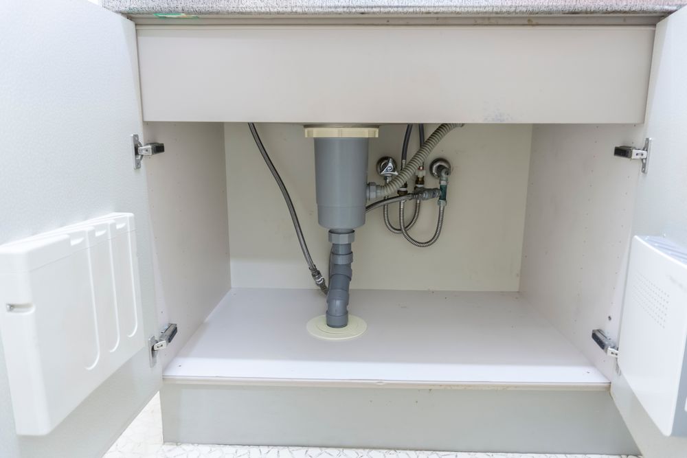 シンク下の止水栓を閉める手順