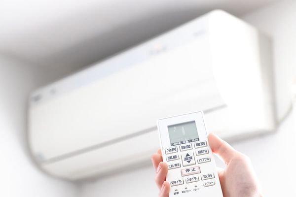 エアコンの暖房が効かない原因とは？自分でできる対処法と専門業者に任せる場合