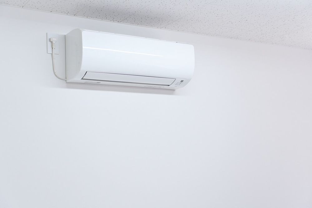 エアコンの理想的な取付位置は？効率を高める設置ポイントと注意点