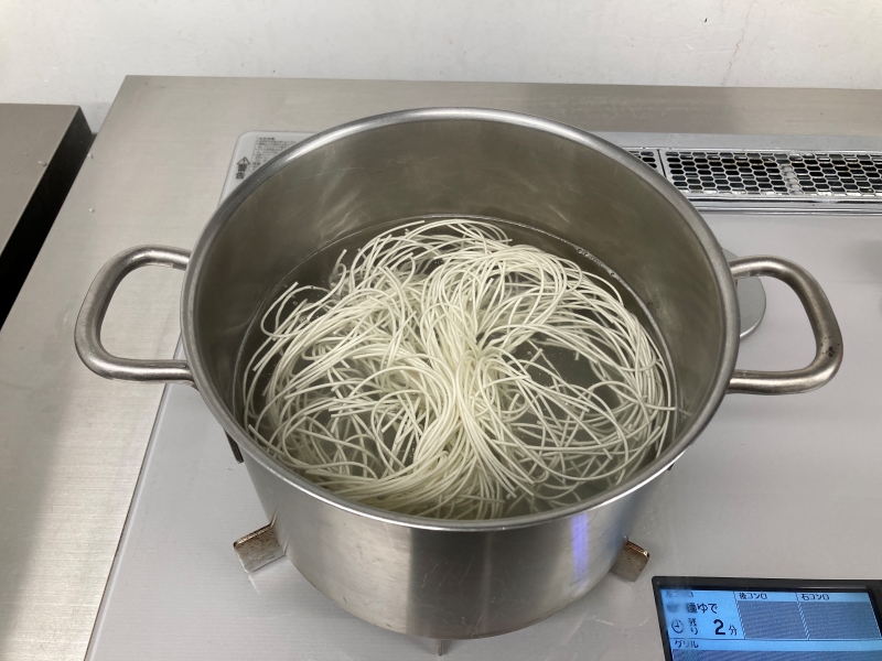 麺　ゆでる