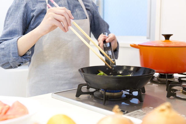 女性 調理