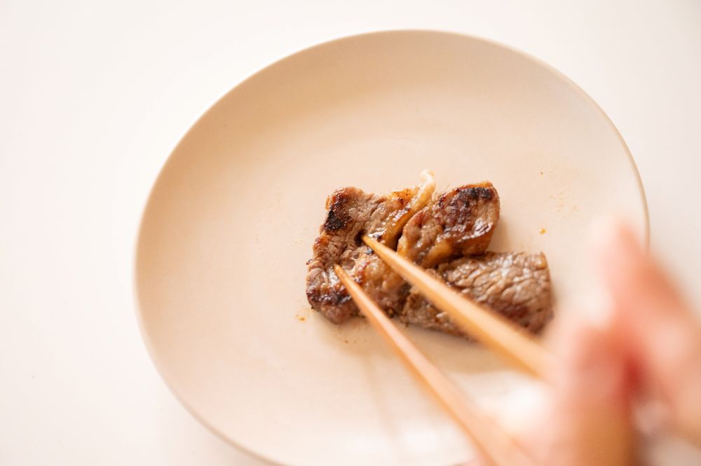 (5)塩麹：塩麹ペーストに1時間漬け込んだ肉