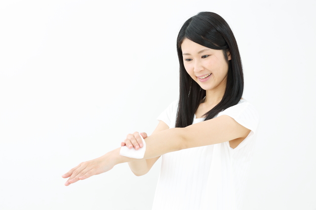 汗拭きシート・若い女性
