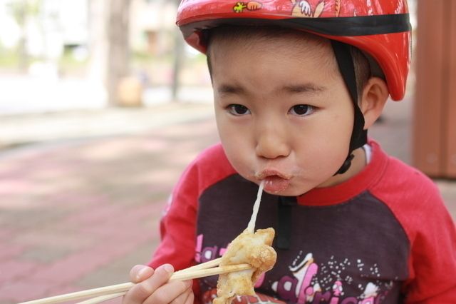 いつからなら大丈夫? 子どもに初めてお餅を食べさせる時期と注意点 