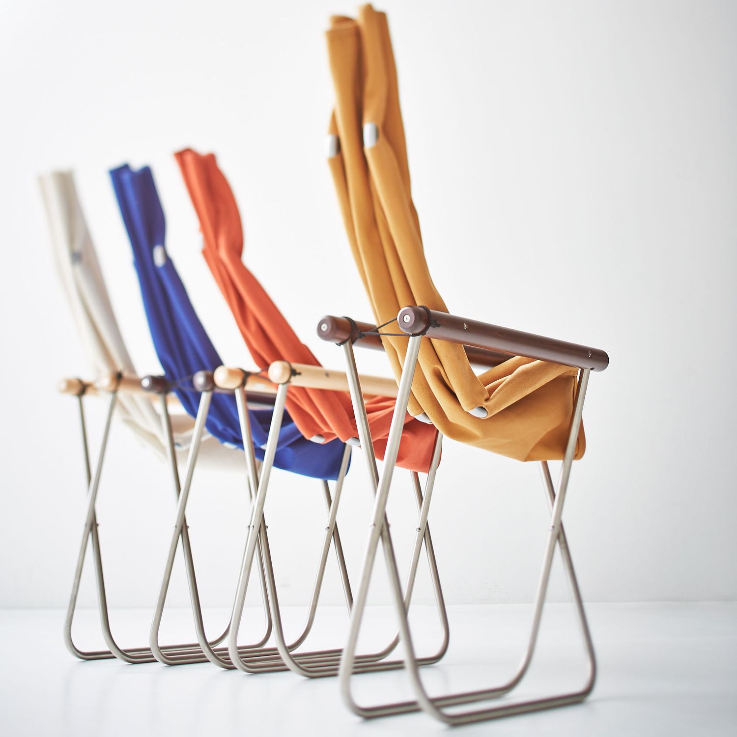 話題のニーチェアXとは? 見て美しい! 使って便利! 珠玉の「折りたため